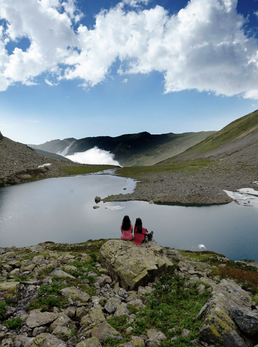 ZİRVEDEN VADİYE : YAYLA GÜNLÜKLERİ